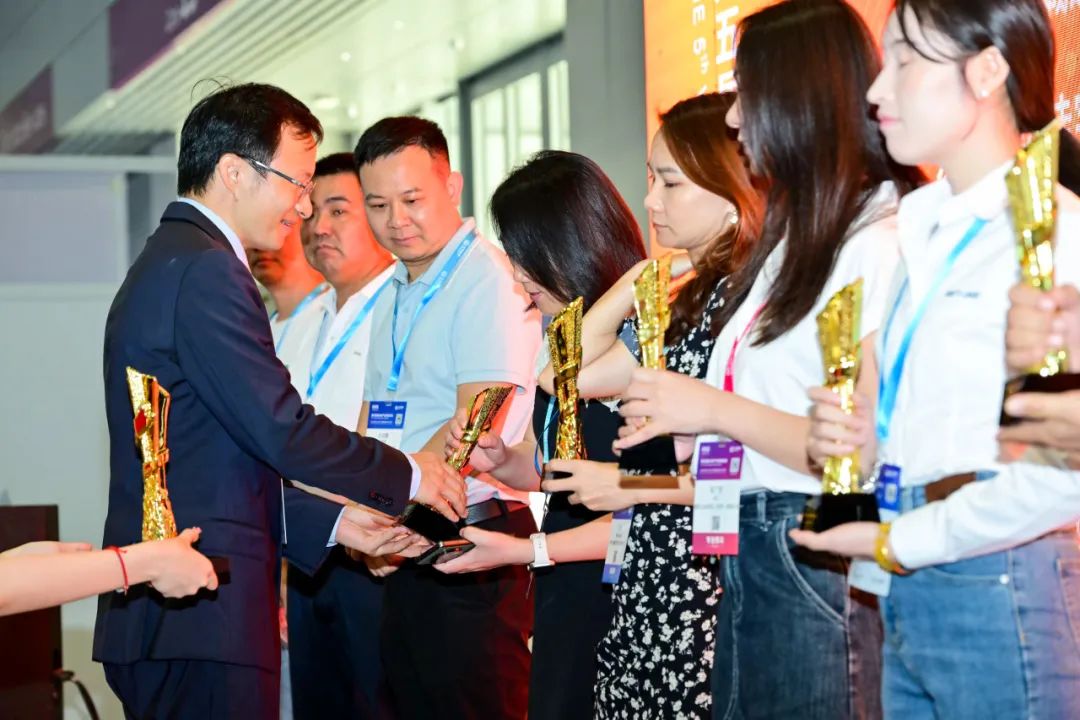 Huachengda Secures the 2024 Electronic Atomization Supply Chain Outstanding Manufacturer Award Once Again