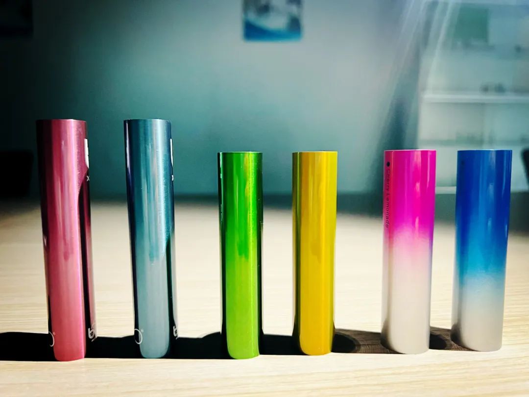 Two commonly used gradient color techniques in electronic cigarette applications are anodizing and spray painting.